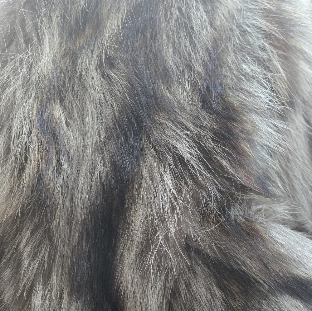 Luxurious Racoon Fur Coat - Picture 9 of 12